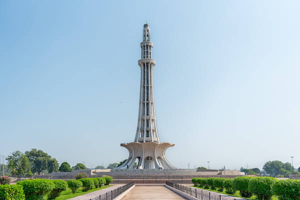 Pakistan Minar E Monument - image by Burhan Ay Photography/shutterstock.com